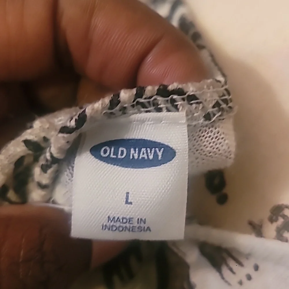 Old Navy Floral Top Large w/Key Hole Tassels - Picture 9 of 11